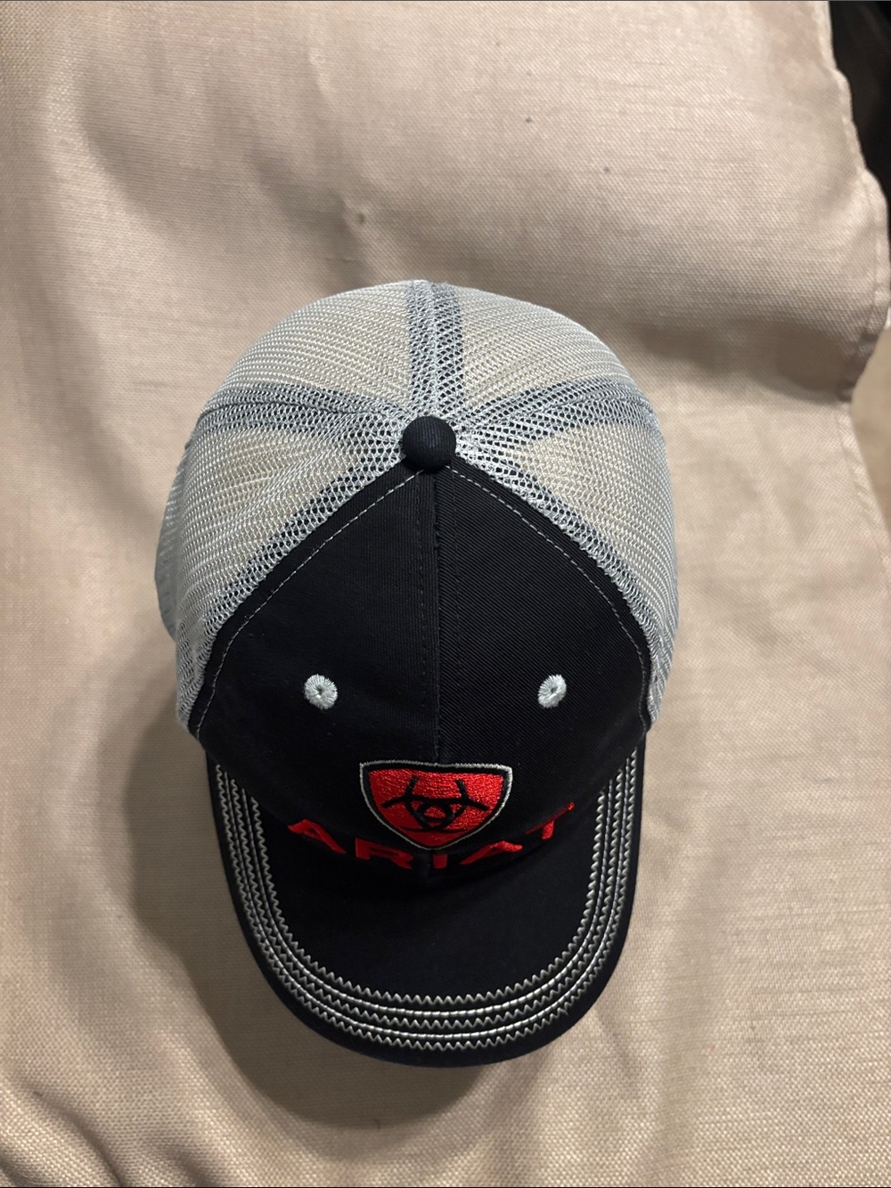 Ariat Logo Mesh Trucker Hat - Picture 6 of 8